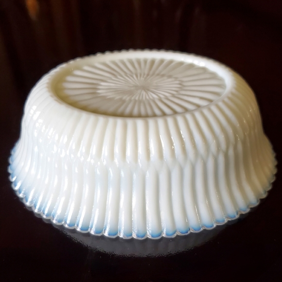 Vntg🦃 Boyd Art Glass 5 1/2" Turkey On Nest / Basket Bright White Milk Glass - Picture 9 of 14